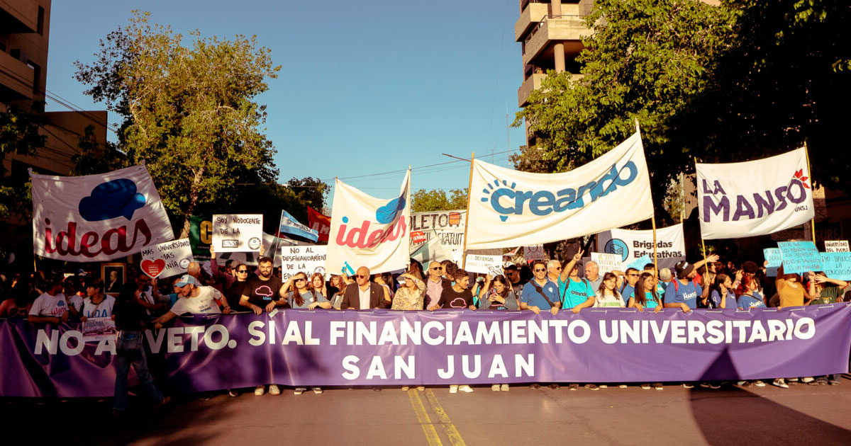 Marcha en San Juan contra el veto de Milei a la Ley de Financiamiento Universitario