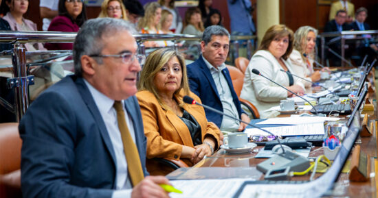 Fernando Patinella contra el resto de la Legislatura en el debate de Zona Fría