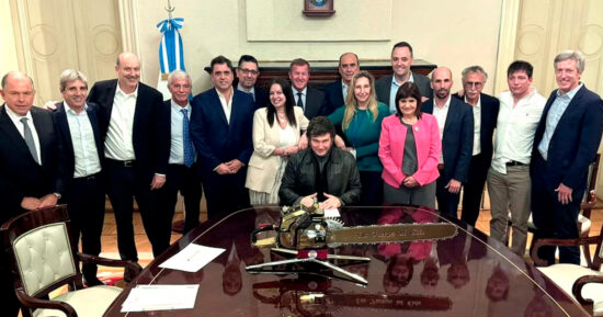 “Javier Milei junto a su Gabinete de ministros en la Casa Rosada, en una reunión anterior a los cambios de funcionarios