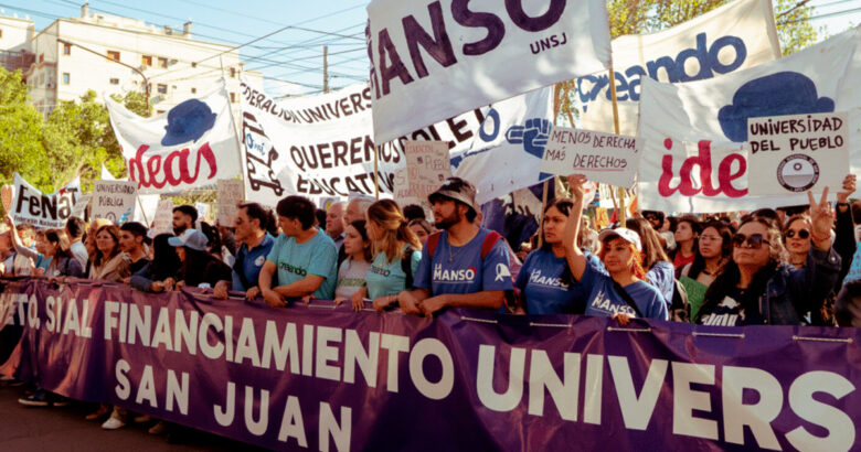Docentes y estudiantes marchan en San Juan por el financiamiento universitario y mejoras salariales