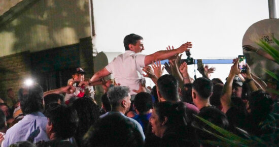 Cristian Andino festejando en la sede del PJ. Elecciones 2025.