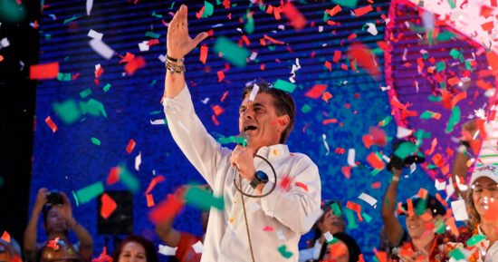 Rodrigo Paz durante su cierre de campaña antes del balotaje presidencial en Bolivia 2025