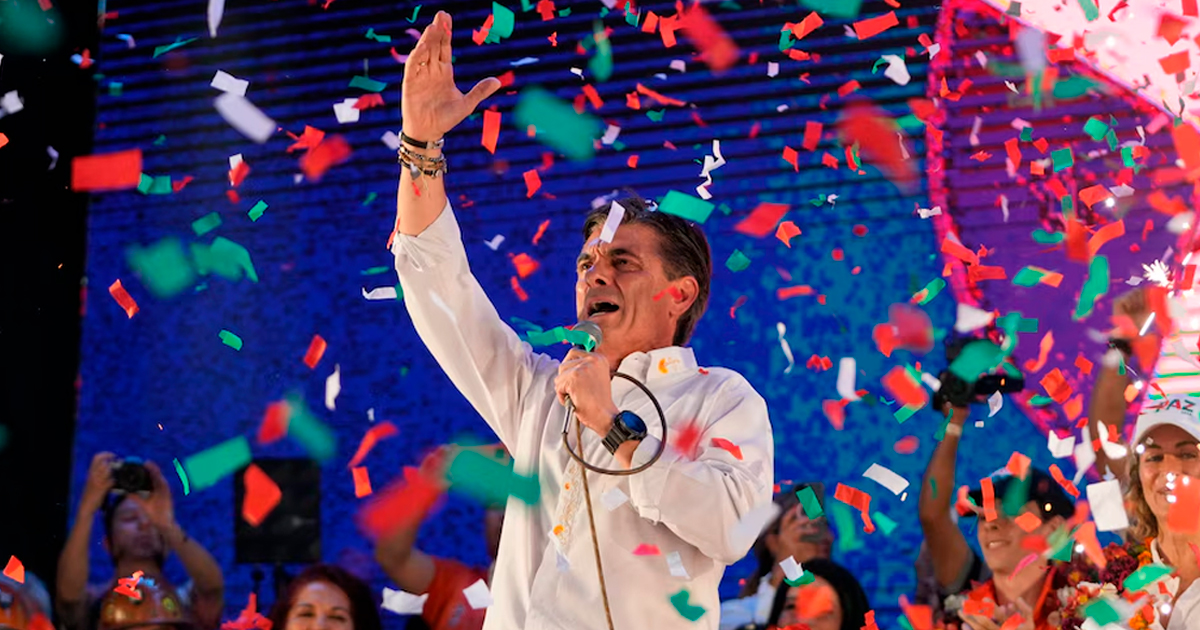 Rodrigo Paz durante su cierre de campaña antes del balotaje presidencial en Bolivia 2025