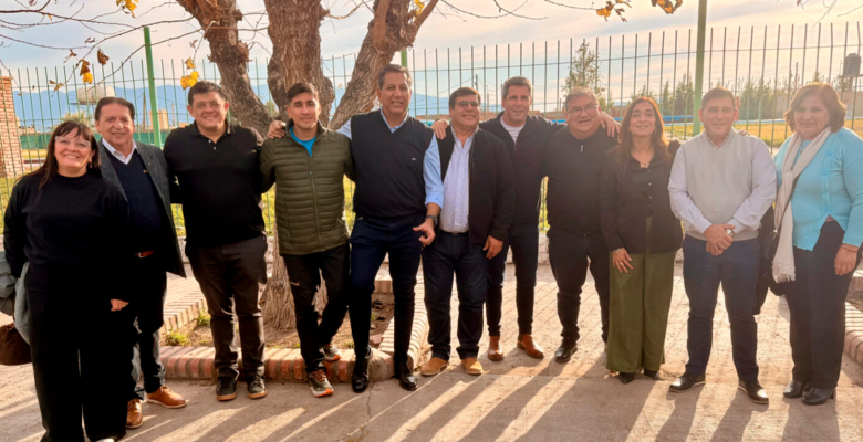 Intendentes peronistas el pasado viernes durante el locro convocado por Sergio Uñac.